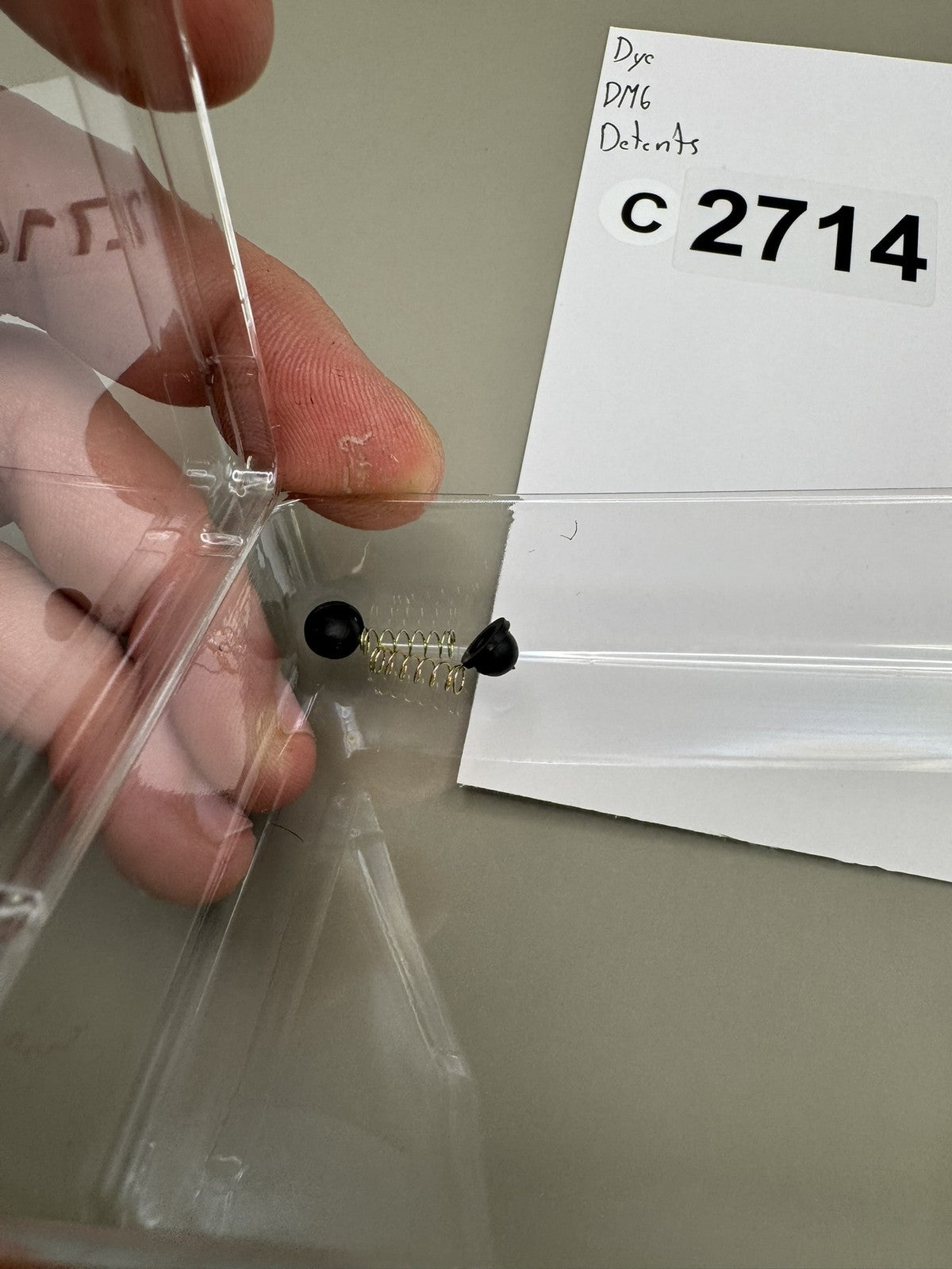 Dye DM6 Detents