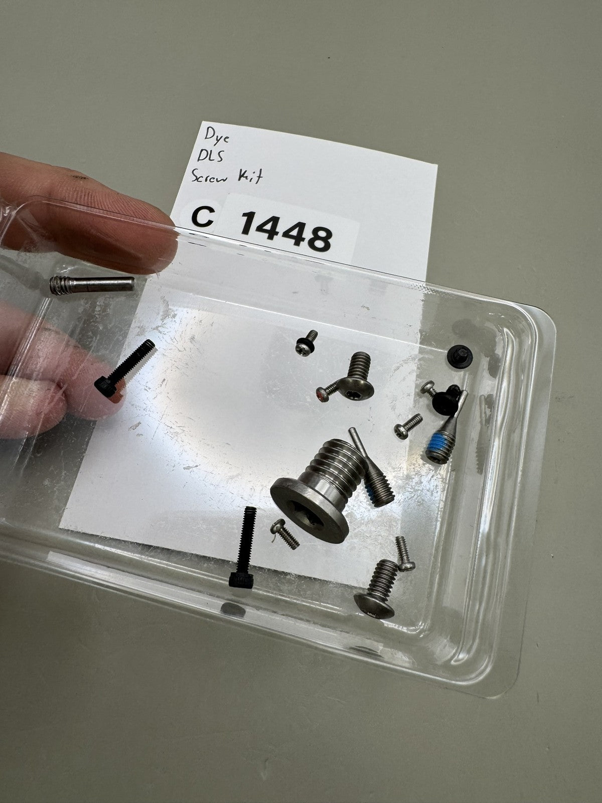 Dye DLS Screw Kit