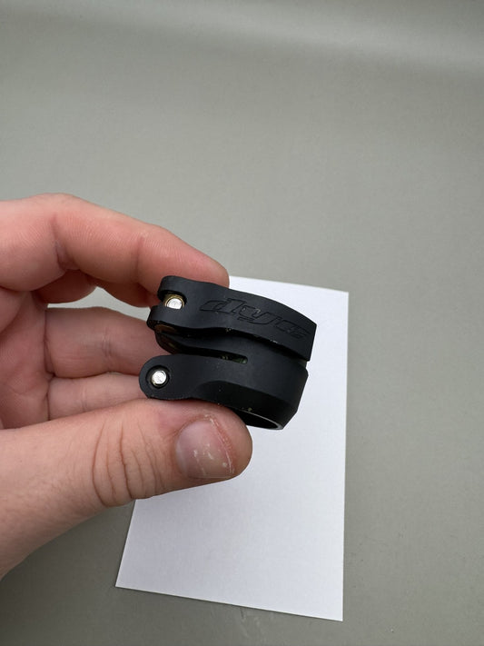 Dye Rize Feedneck