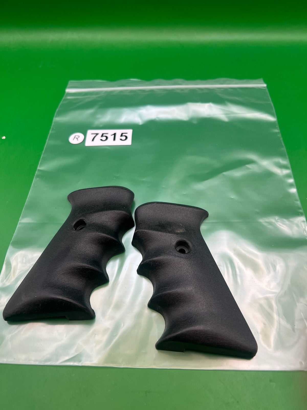 AGD Automag Single Hole Grip Panels Black Left Right Set