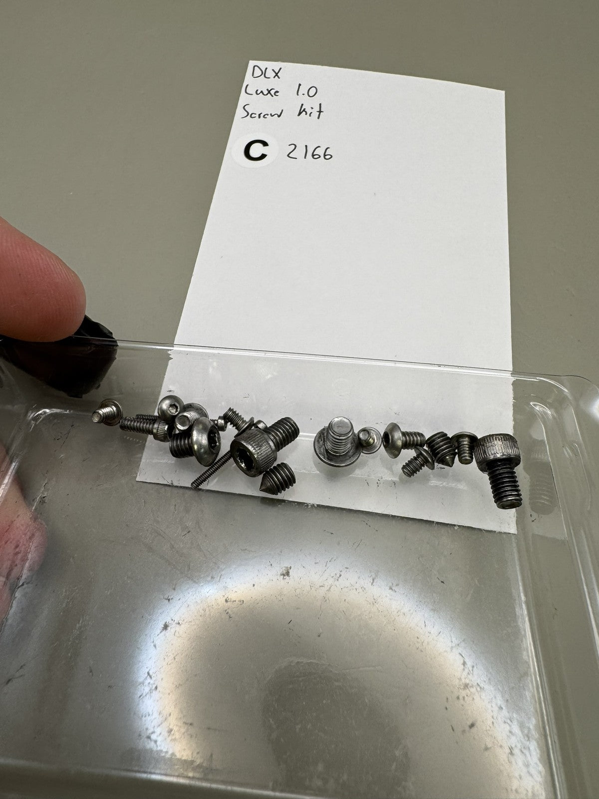 DLX Luxe 1.0 Screw kit