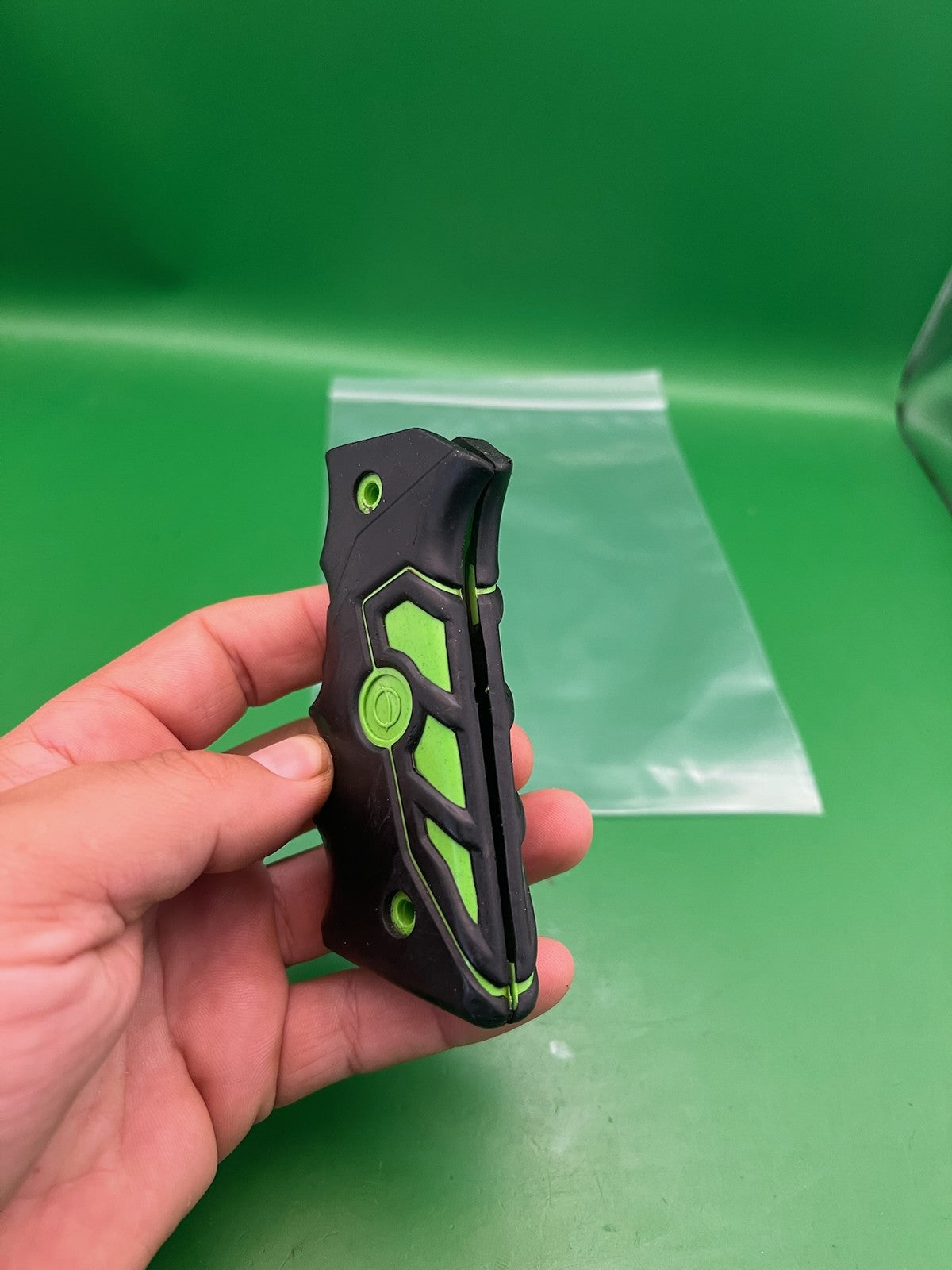 Smart Parts 1911/45 Style Shocker Paintball Grips Black Green