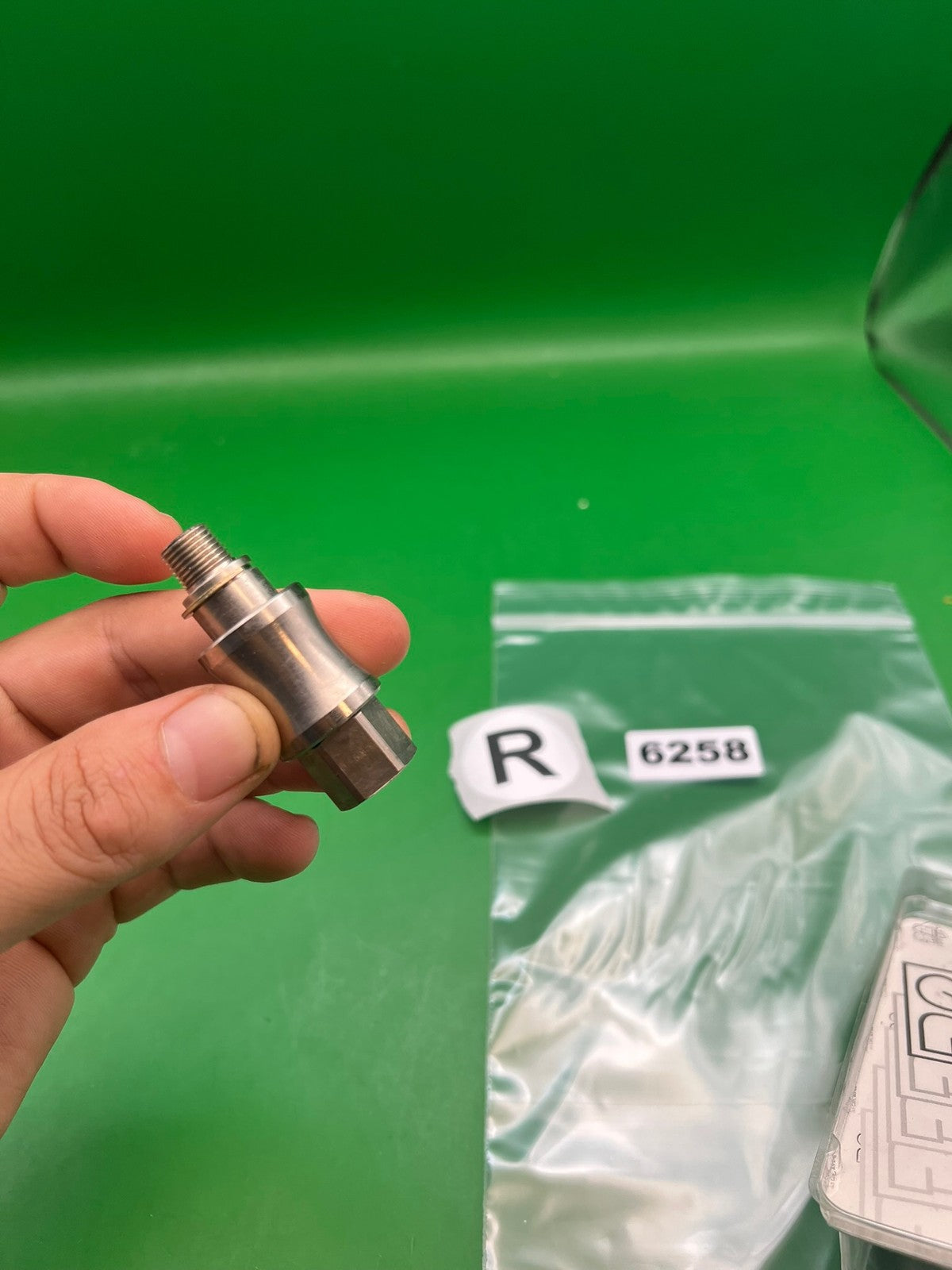 32 Degrees Stainless Steel HPA Tank Regulator Silver