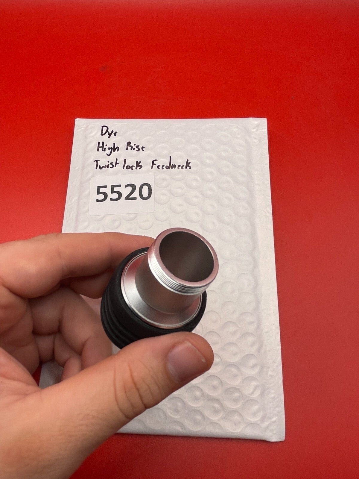 Dye High Rise Twist lock Feedneck