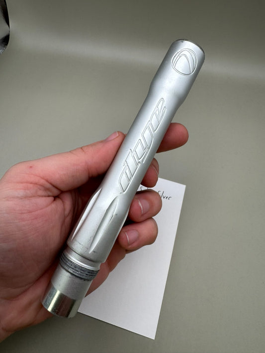 Dye UL Back-Satin Silver 688 Bore AC Thread