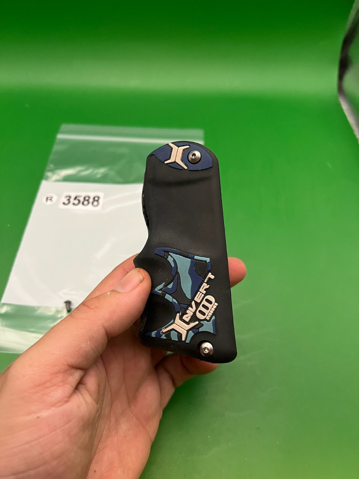 Invert Mini Grips