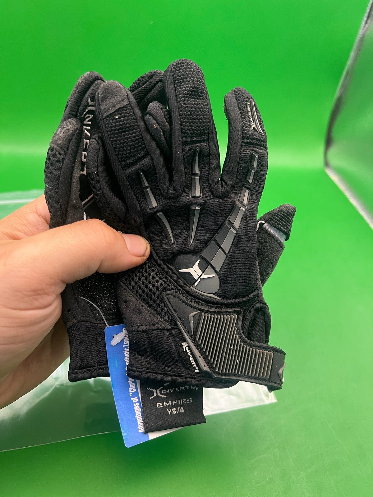 Invert Paintball Gloves Black YS/A