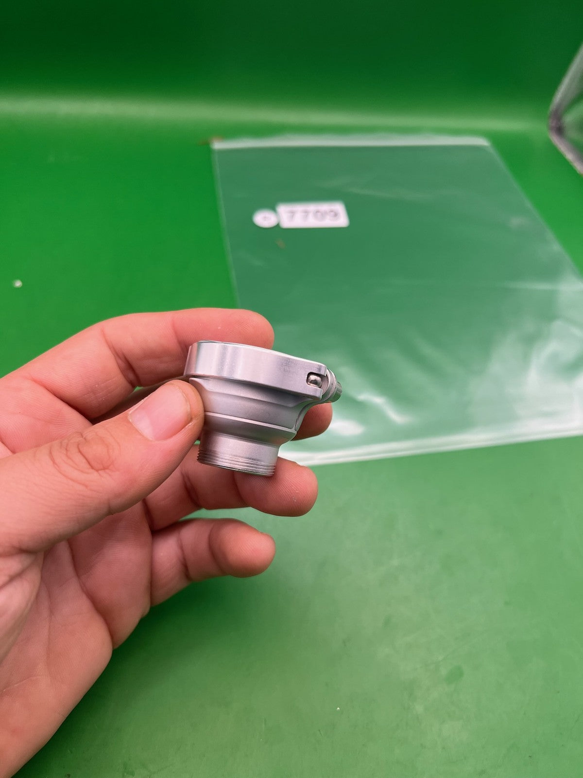 White Silver Q Lock Feedneck