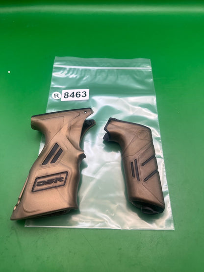 Dye DSR/DSR+/DSR Pro Sticky Grip Kit Gold/Black Two-Piece Set
