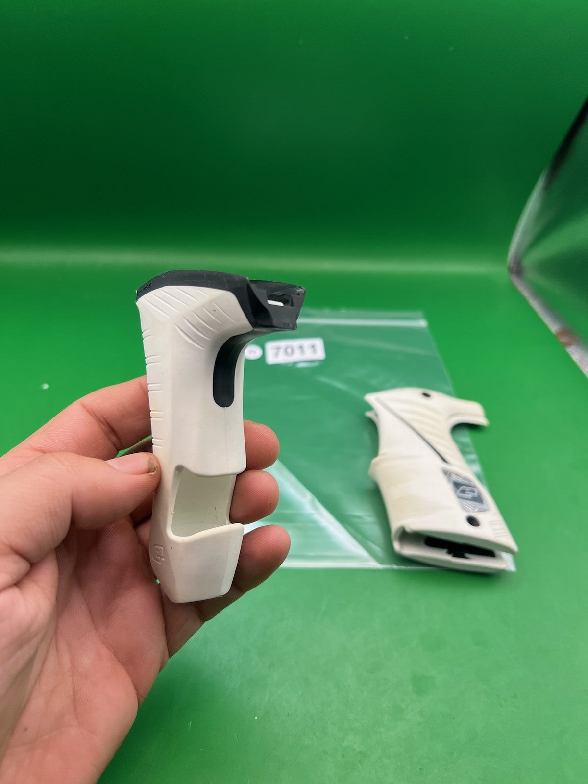 Planet Eclipse Ego LV1 Grip Kit White Black