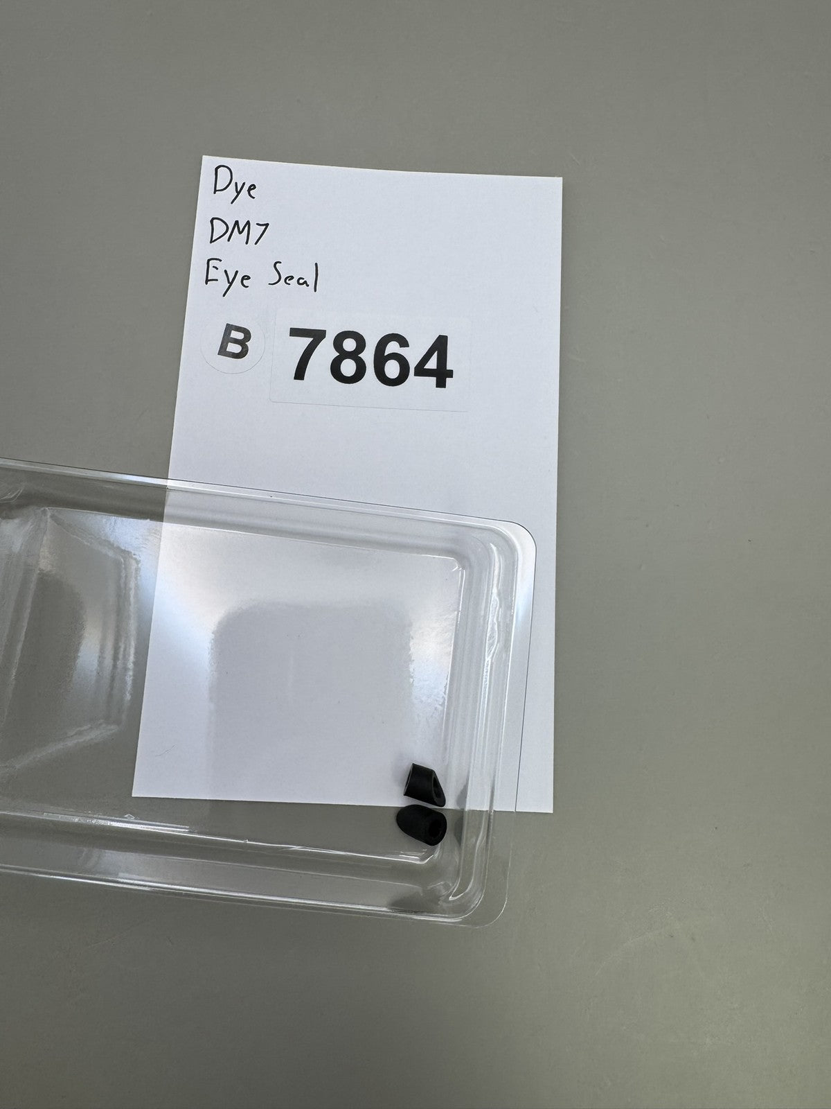 Dye DM7 Eye Seal Black