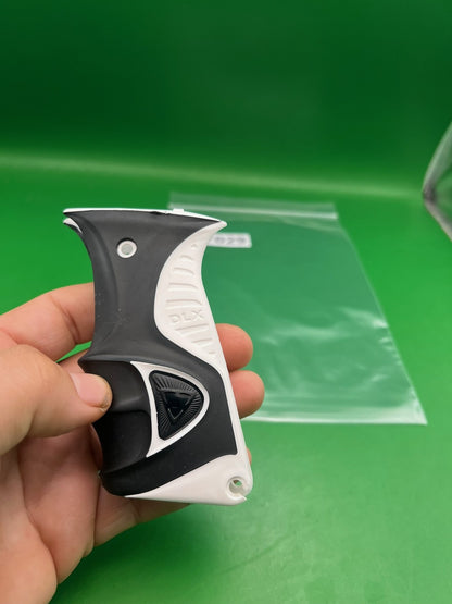 DLX Luxe Grip Panels Black White