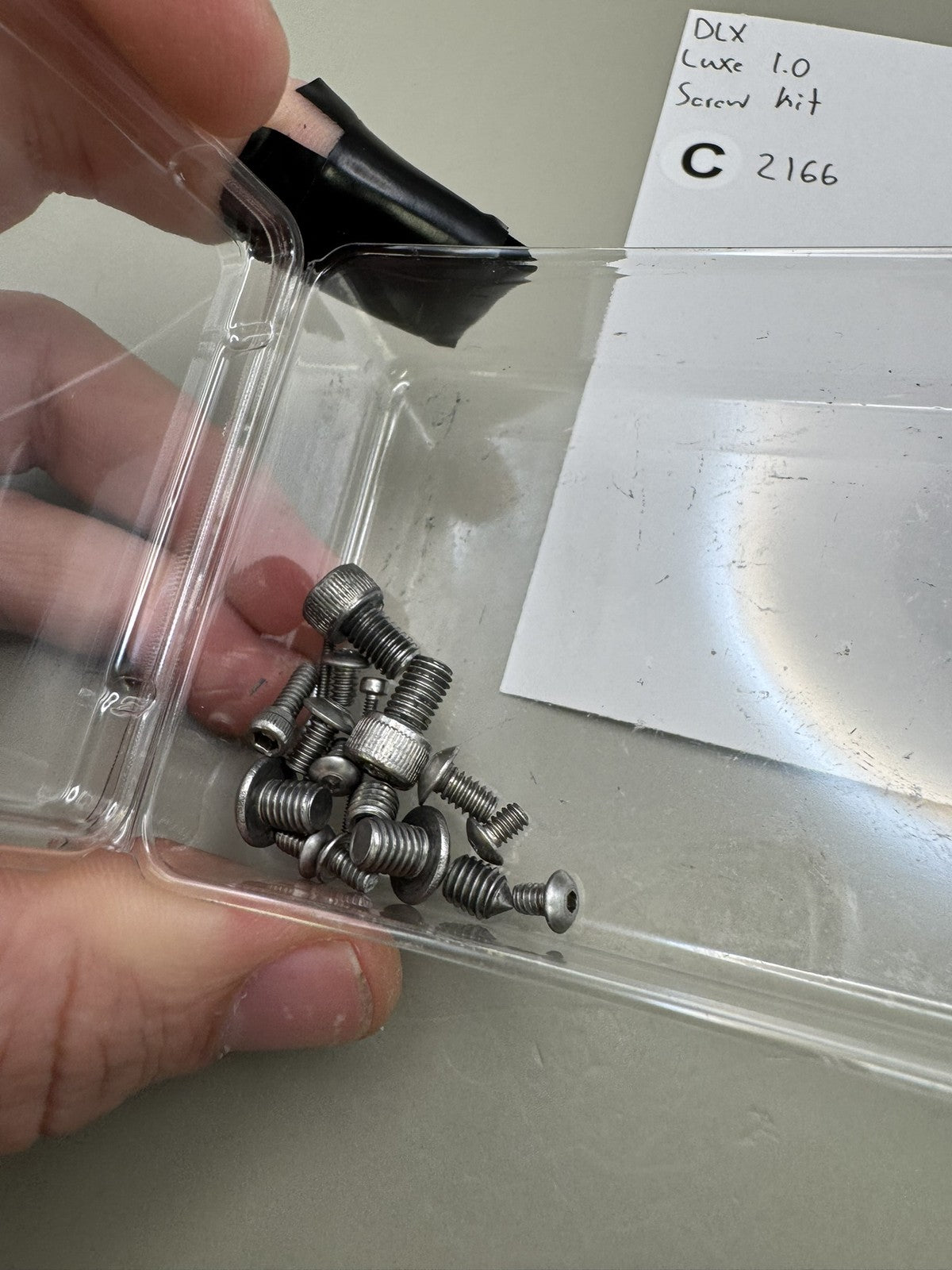 DLX Luxe 1.0 Screw kit