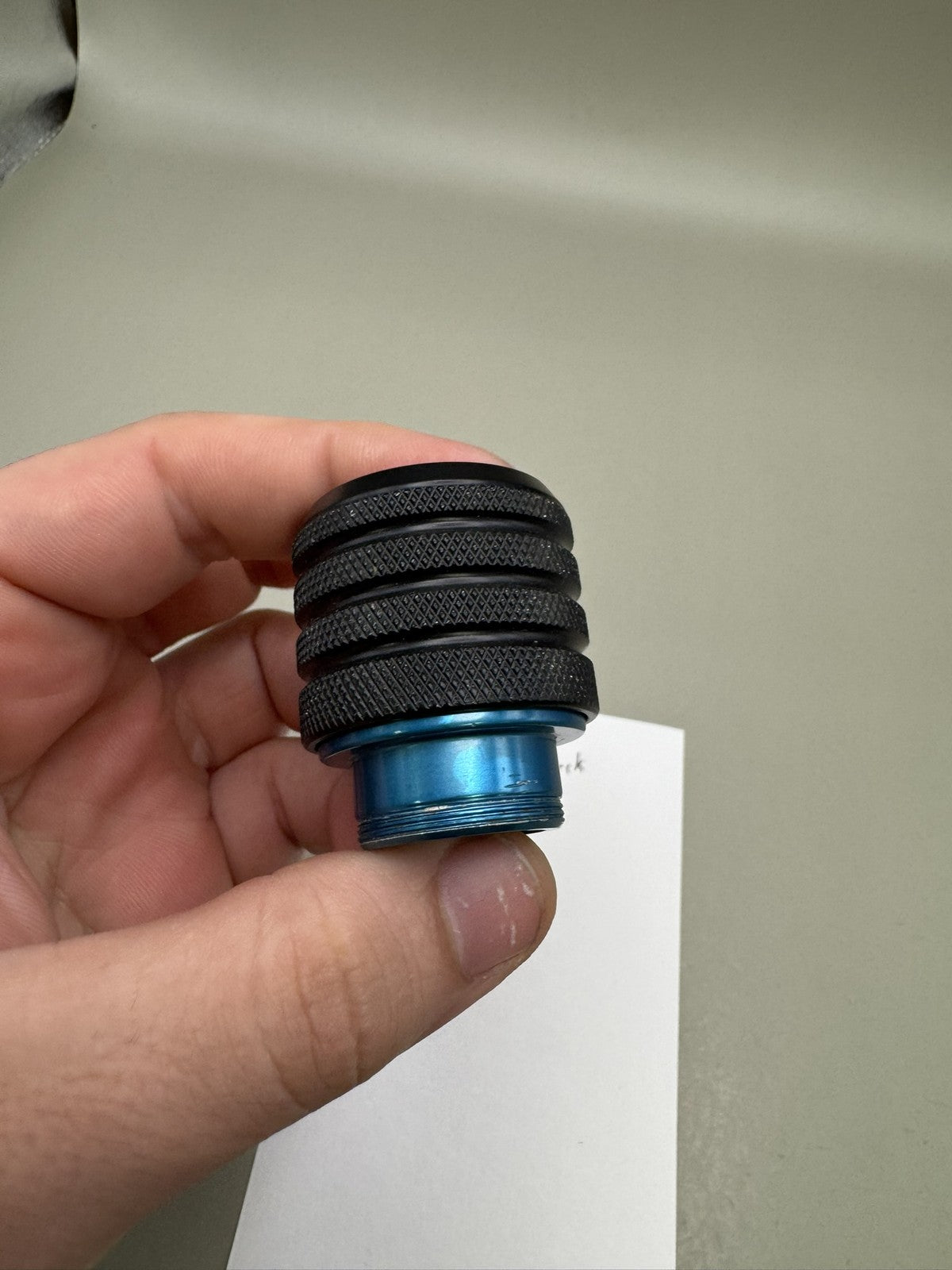 Dye Mid Twistlock Feedneck