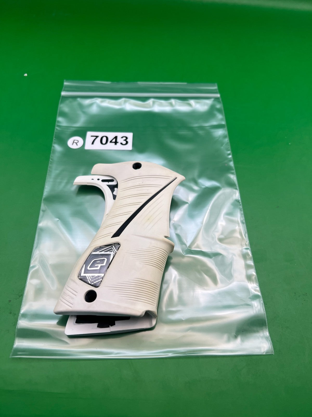 Planet Eclipse Ego LV1 Grip White Black