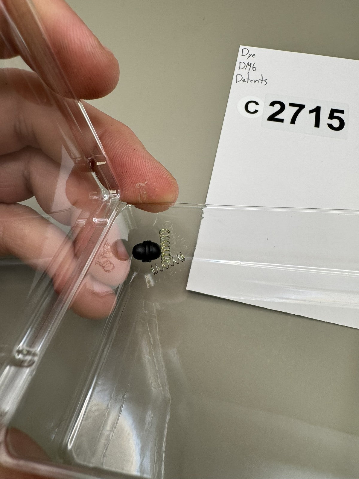 Dye DM6 Detents