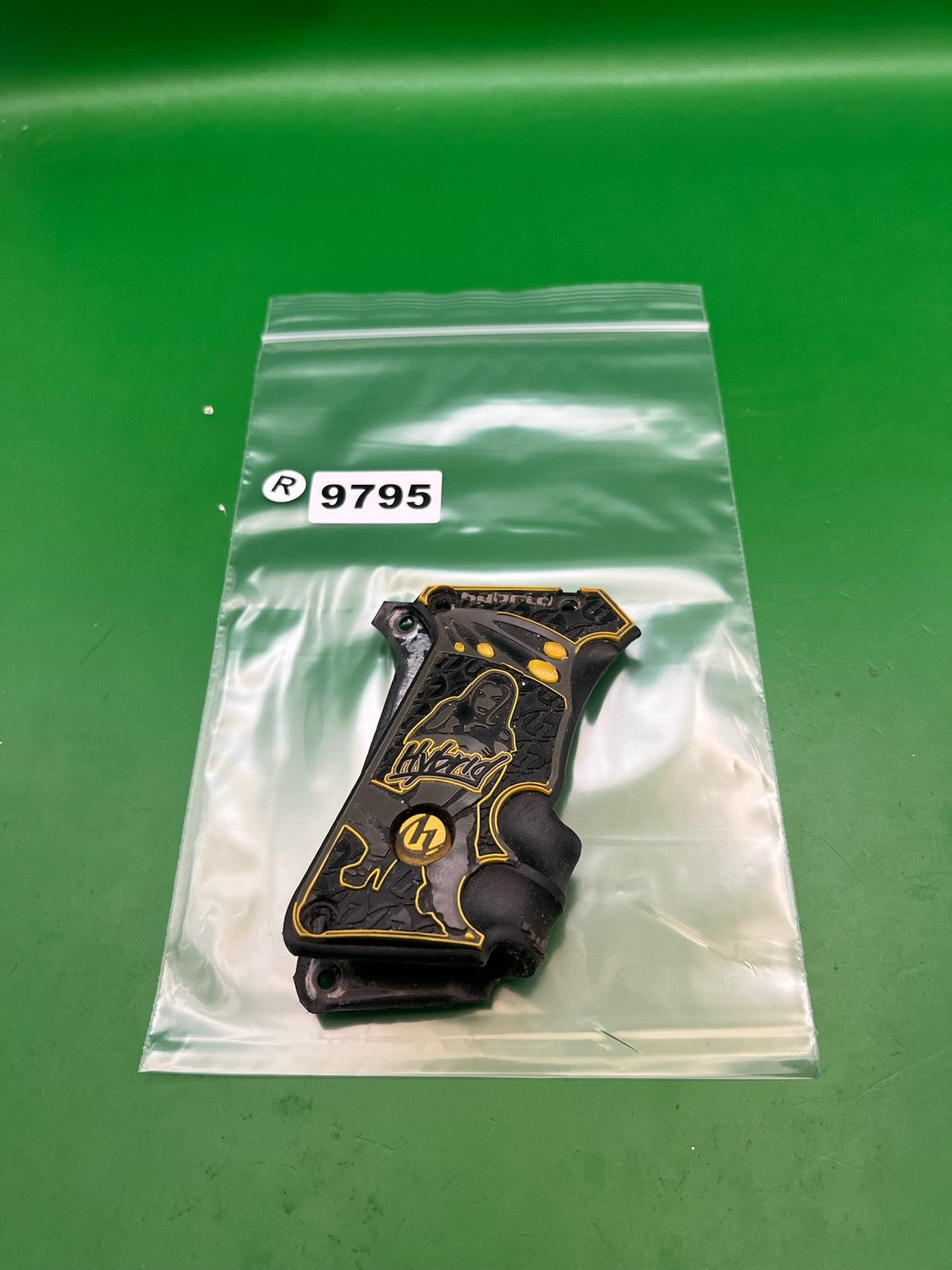 Proto/Dye Hybrid PM7 Grips Black