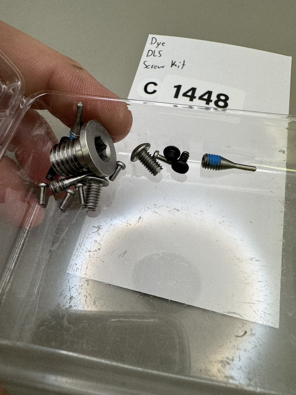 Dye DLS Screw Kit