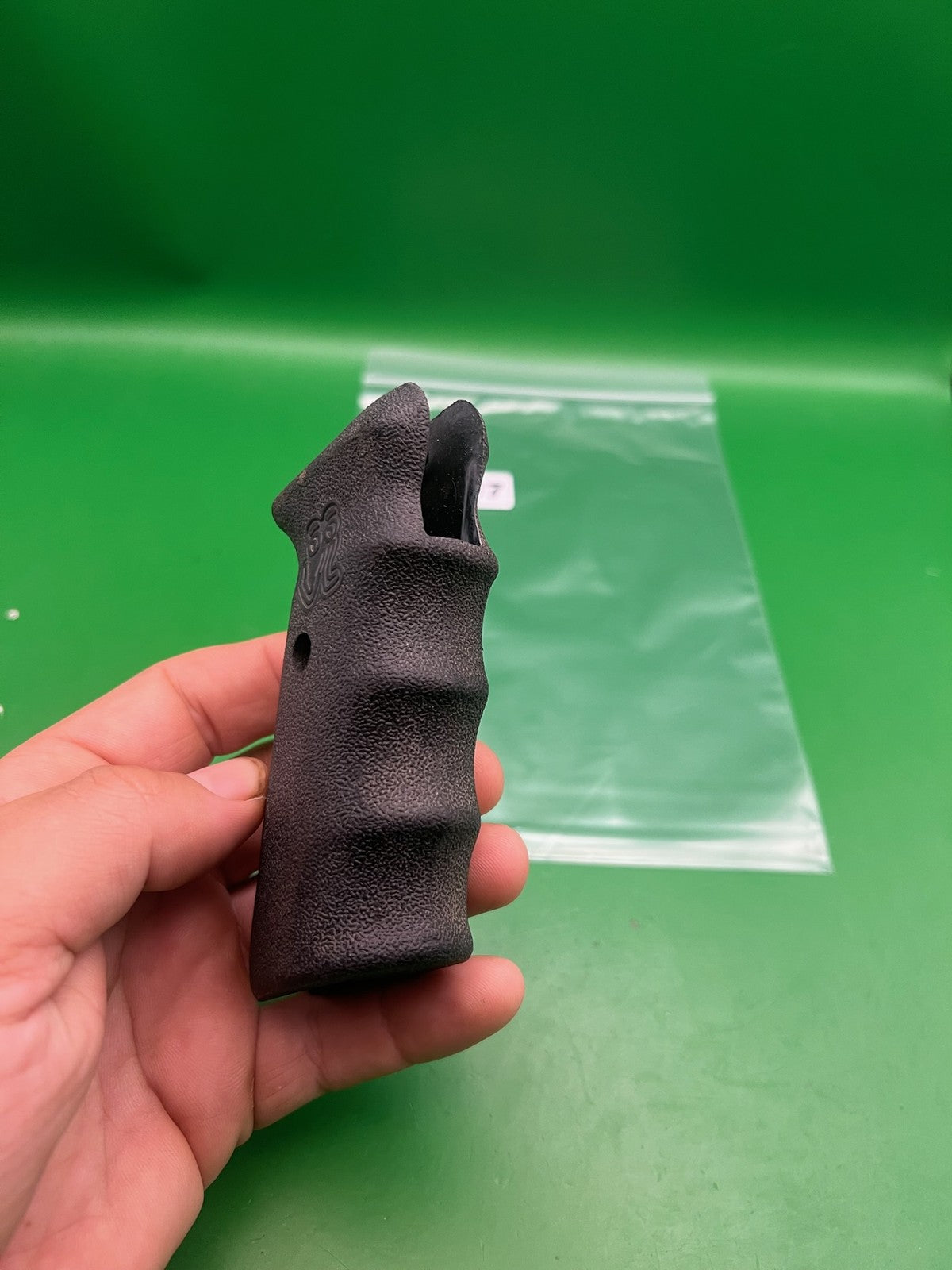 AGD Automag Single Hole Grip Panels Black Textured Rubber Classic