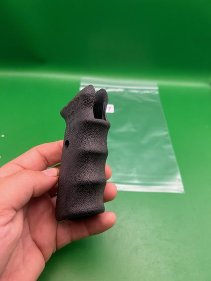 AGD Automag Single Hole Grip Panels Black Textured Rubber Classic