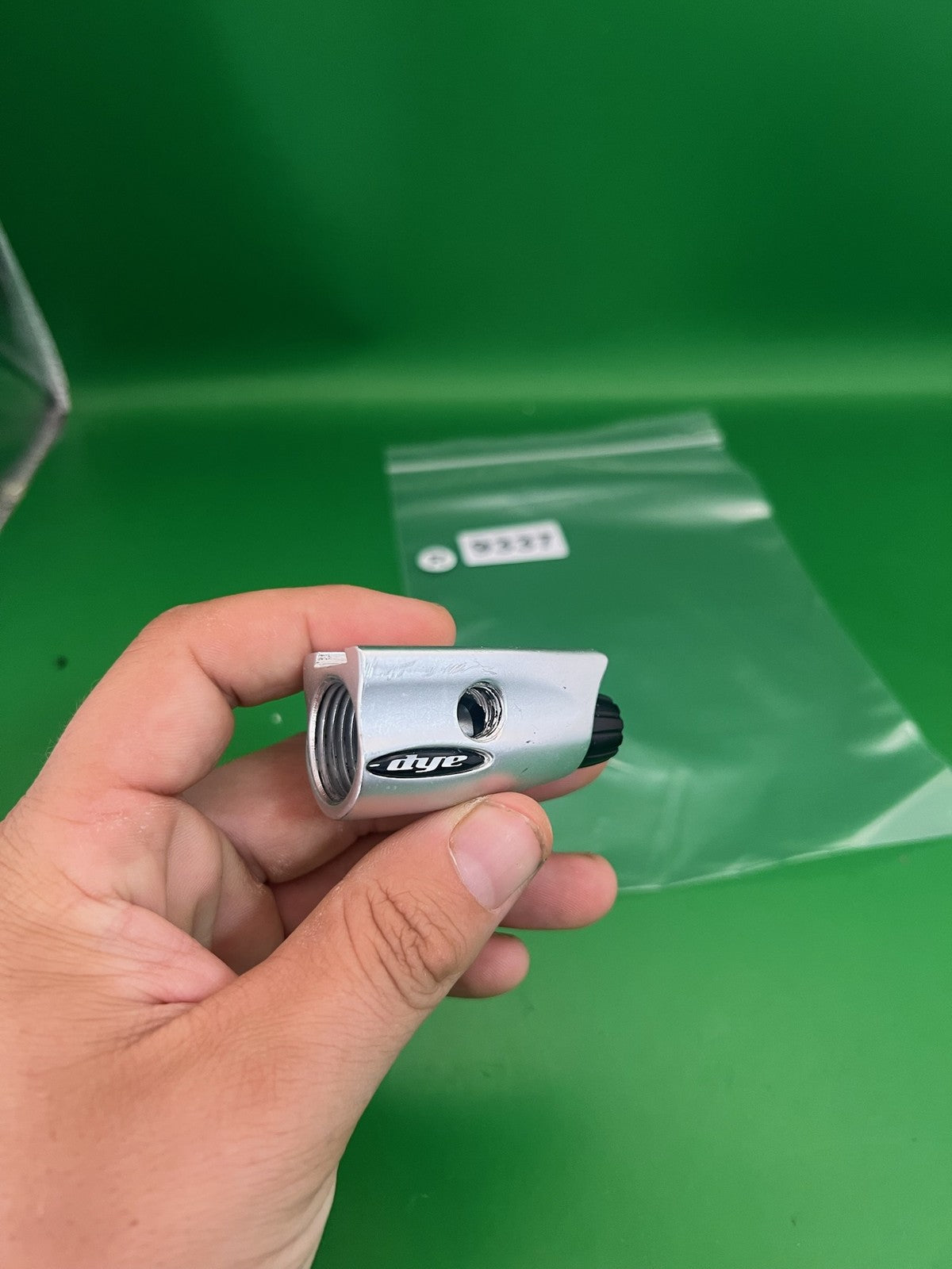 Dye ASA Body White On/Off Air Source Adapter Silver Aluminum