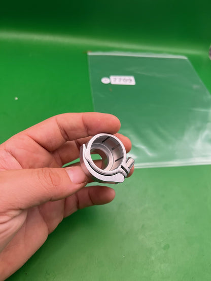 White Silver Q Lock Feedneck