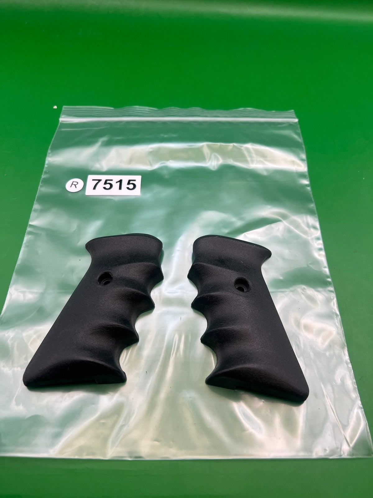 AGD Automag Single Hole Grip Panels Black Left Right Set