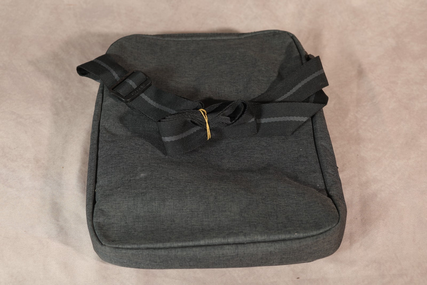Solo Urban Hybrid Briefcase Messenger Bag Gray Laptop Tablet Shoulder Strap
