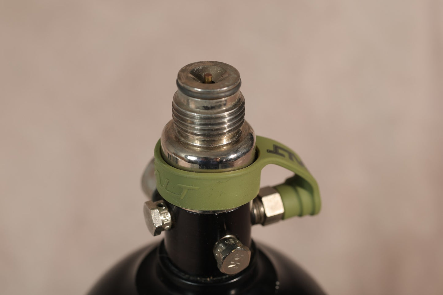 Pure Energy 48ci 3000 PSI Paintball HPA Tank w/ Regulator &amp; Camo Cover â Tested