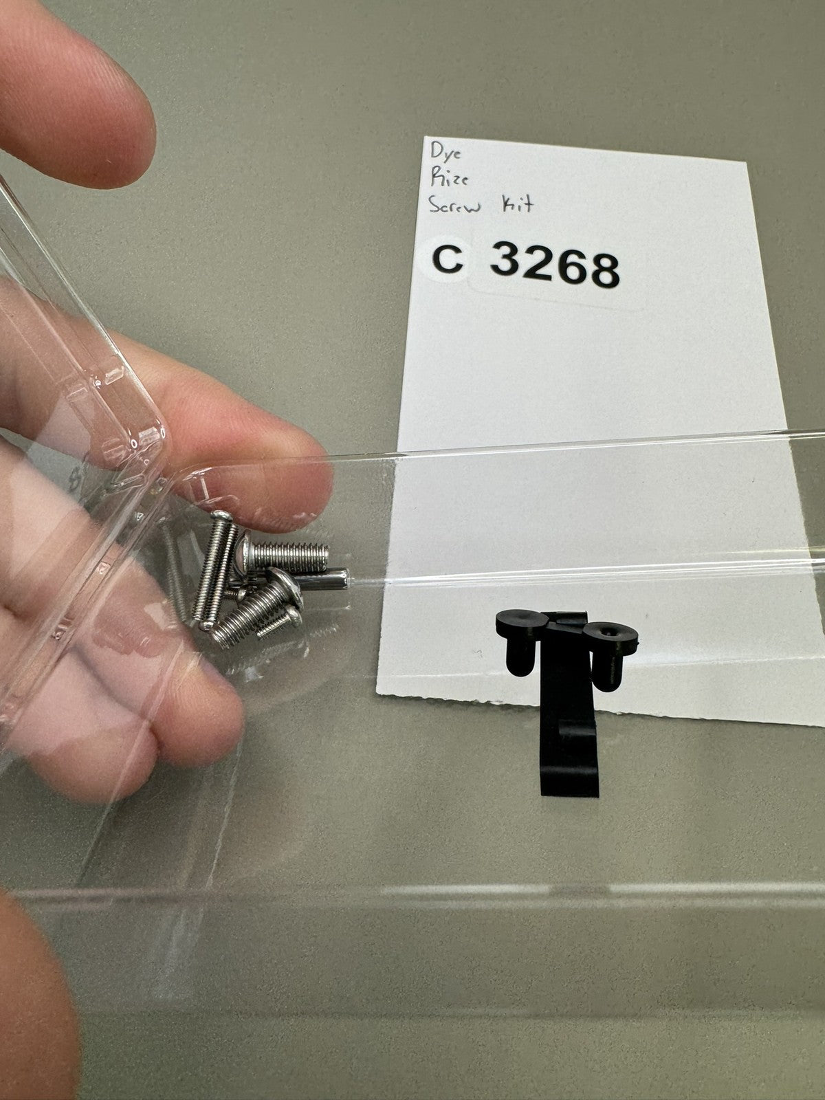 Dye Rize Screw Kit