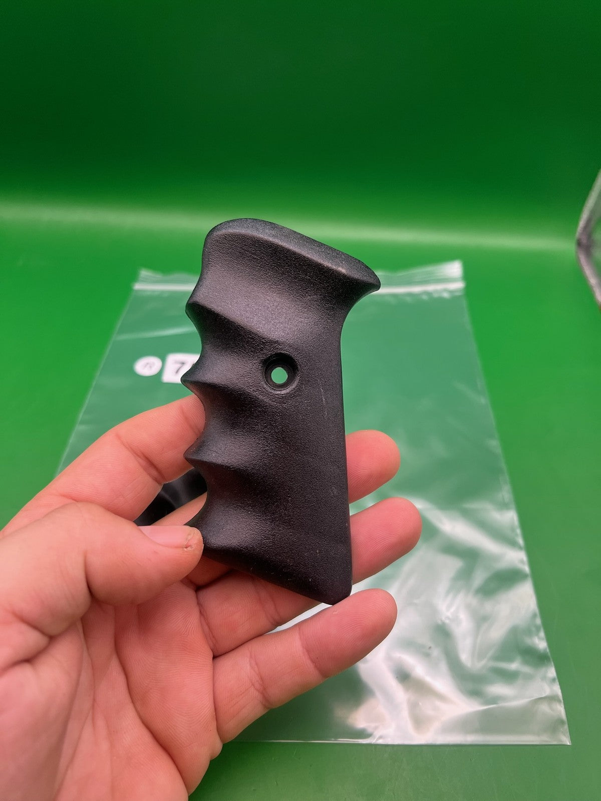 AGD Automag Single Hole Grip Panels Black Left Right Set