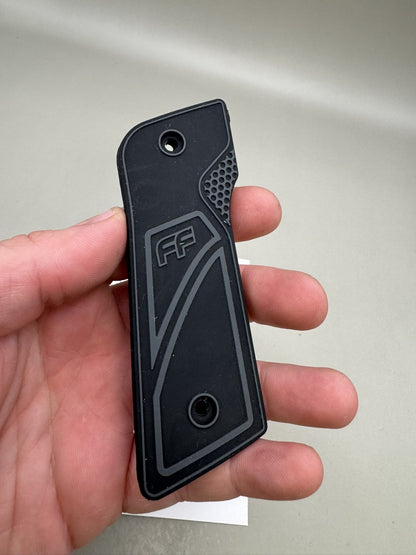 Free Flow PB 1911 /45 Style Split Grips