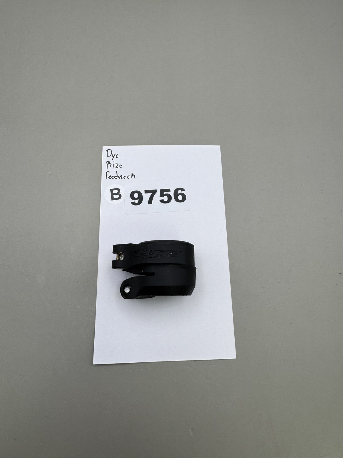Dye Rize Feedneck