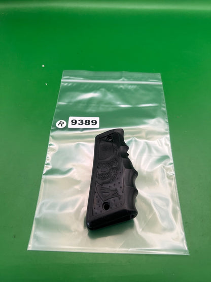 Bob Long Style Right Grips Panel Black Skull