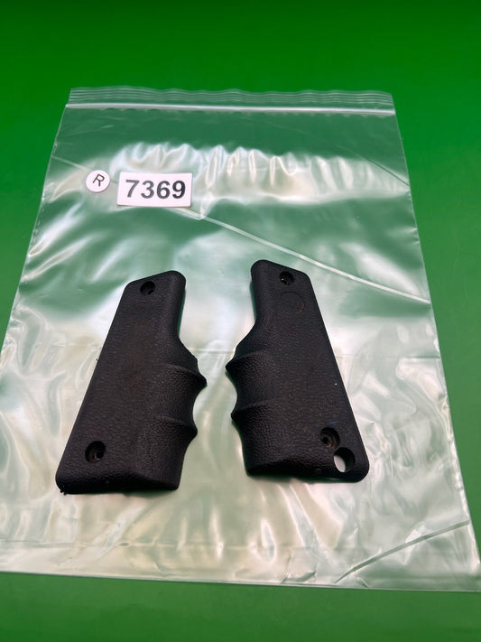 1911/45 Style Rubber Split Grips