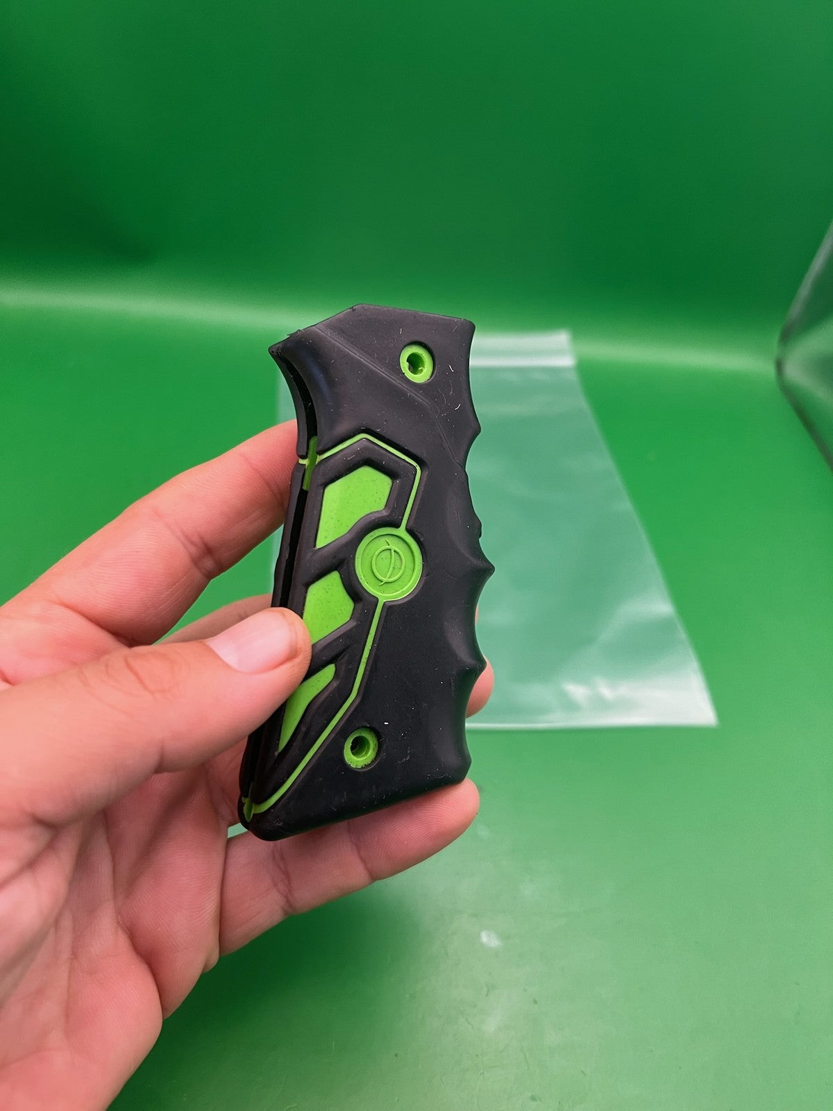 Smart Parts 1911/45 Style Shocker Paintball Grips Black Green