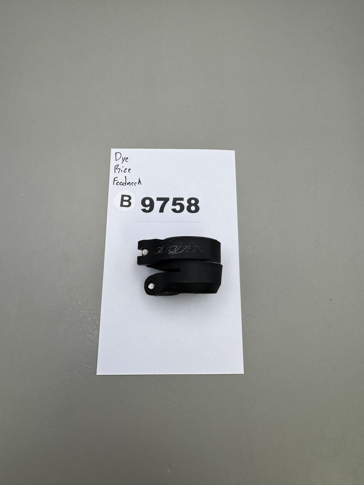 Dye Rize Feedneck