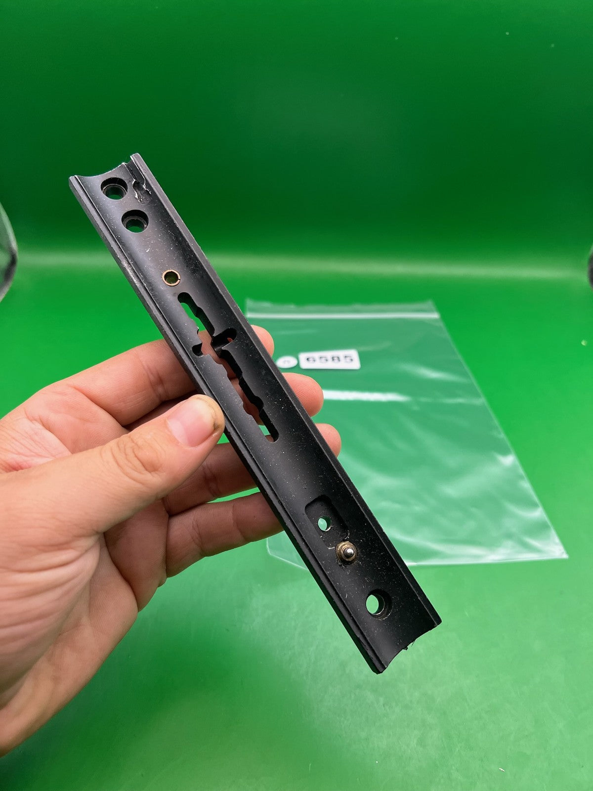 Automag Rail - used paintball rail - black