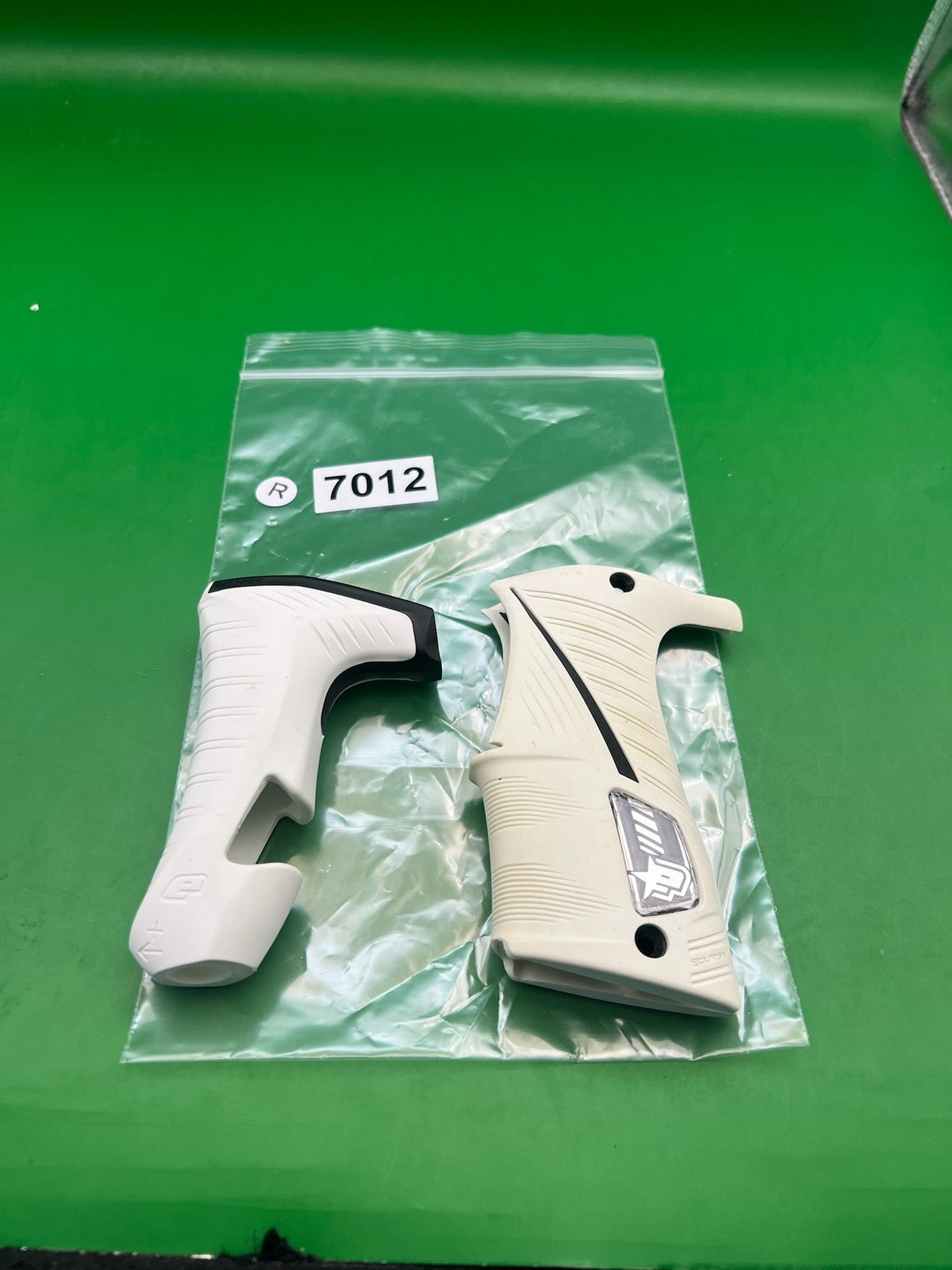 Planet Eclipse Ego Lv1.6 Grip Panels White Black