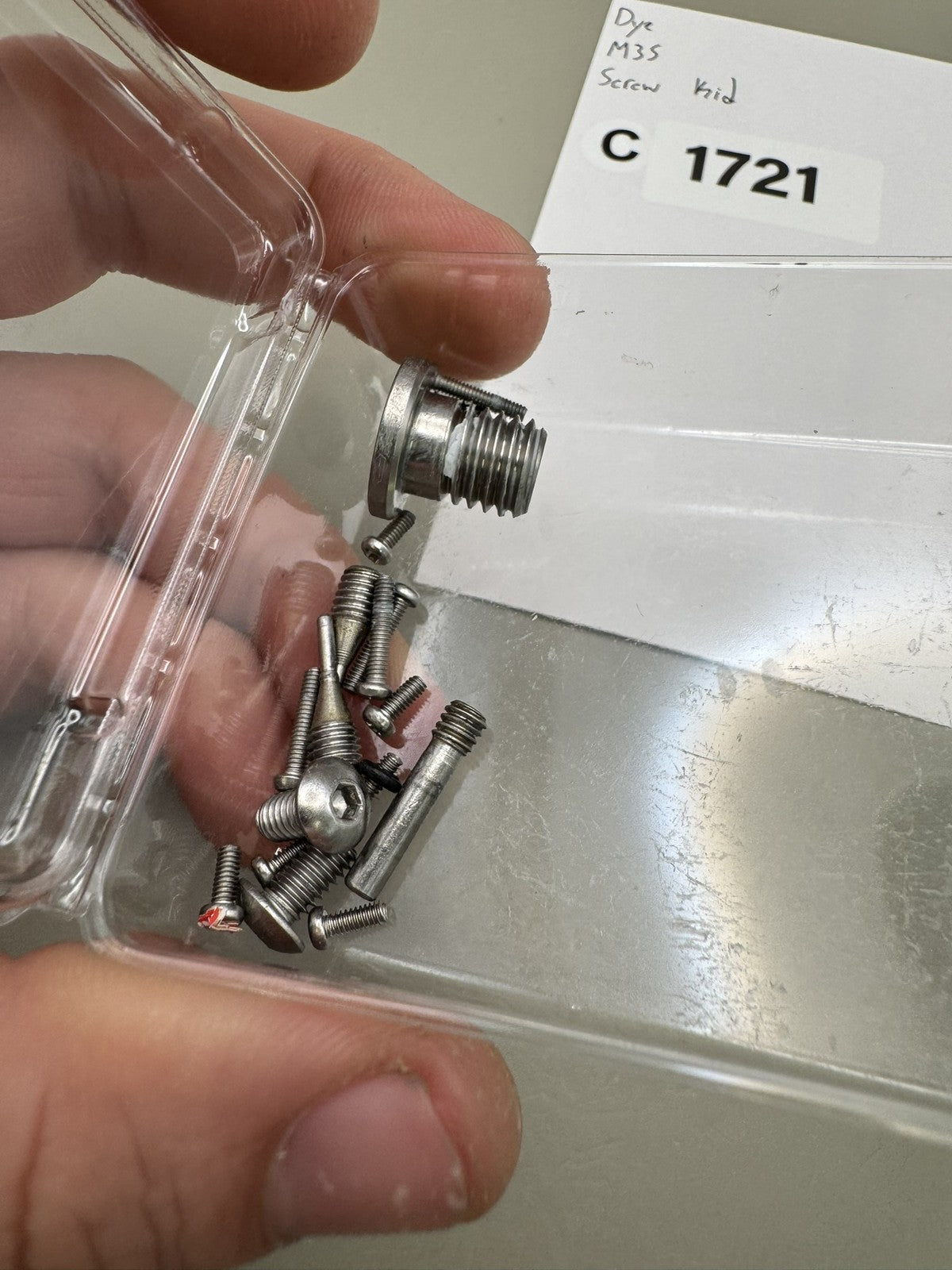 Dye M3S Screw Kit