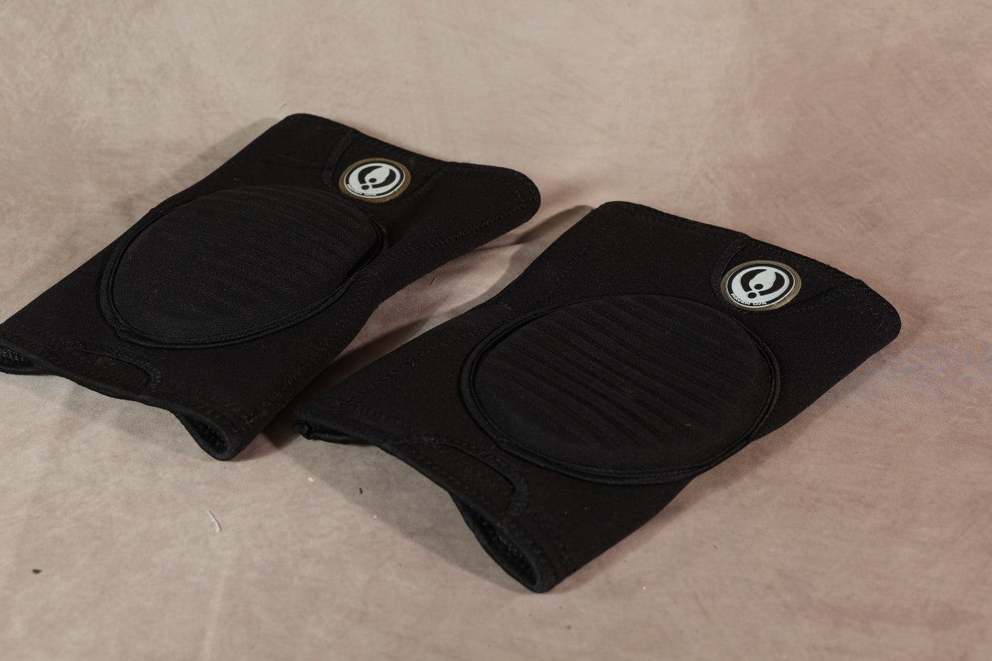 Raven Knee Pads Black Protective Gear Size L/XL Pair Skateboard BMX