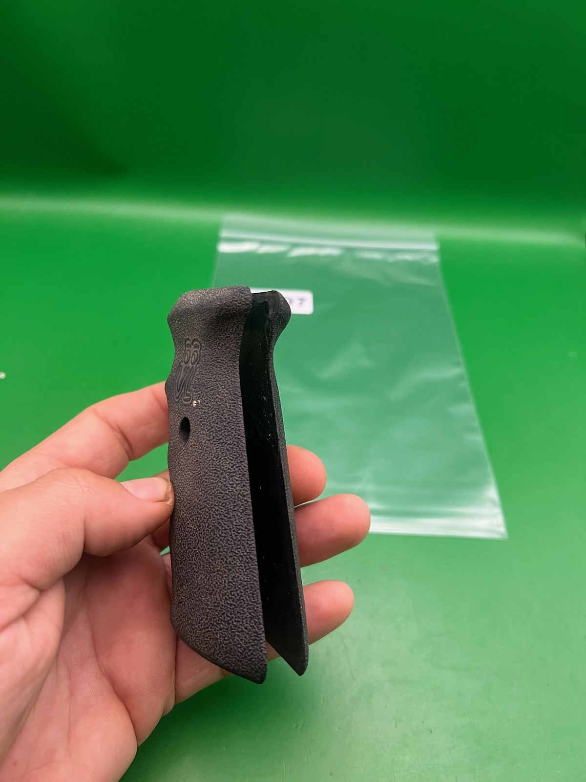 AGD Automag Single Hole Grip Panels Black Textured Rubber Classic