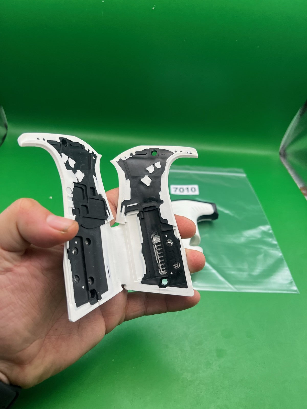 Planet Eclipse Ego / ETEK Grip Panel Set White Black