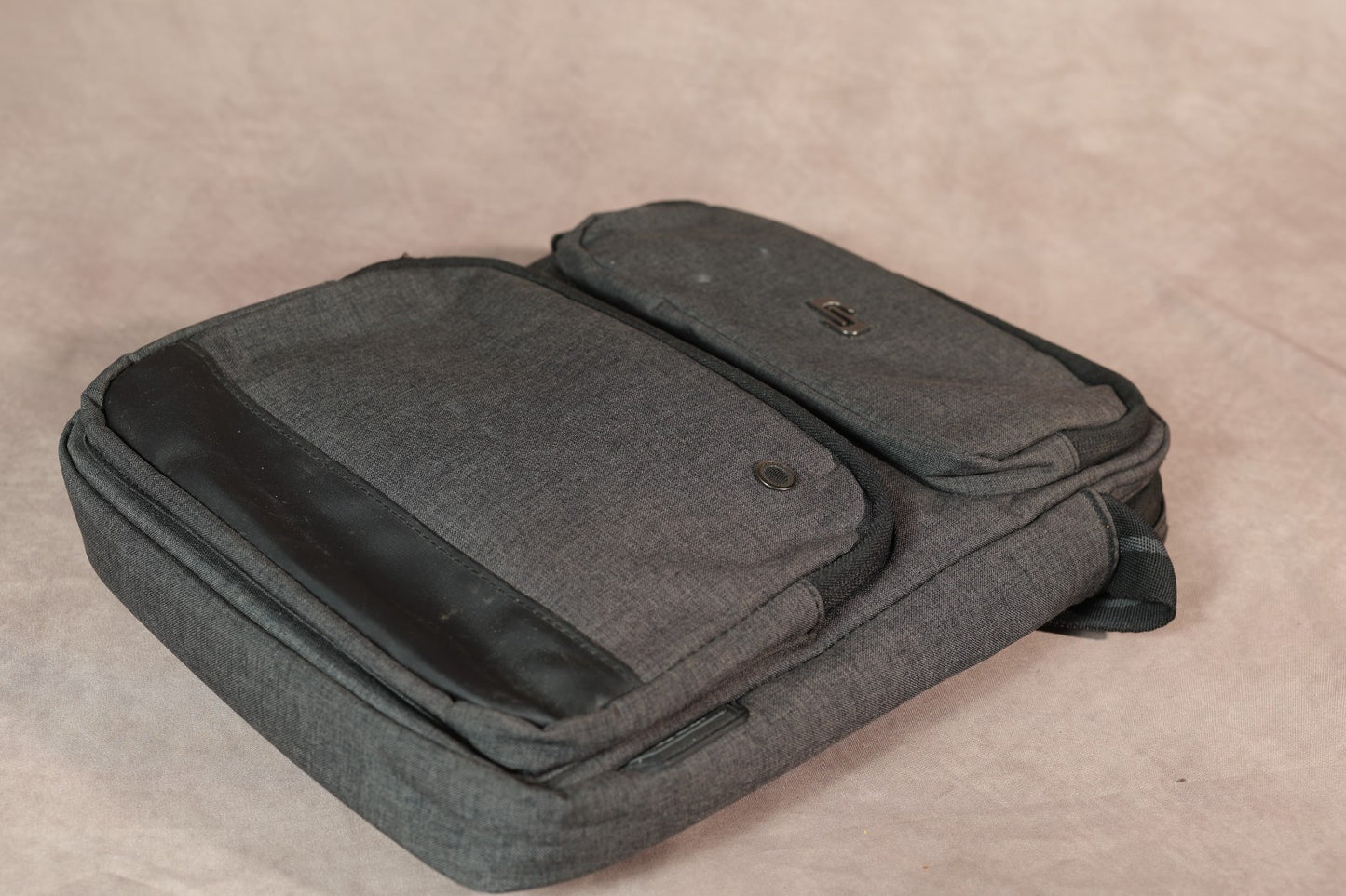 Solo Urban Hybrid Briefcase Messenger Bag Gray Laptop Tablet Shoulder Strap