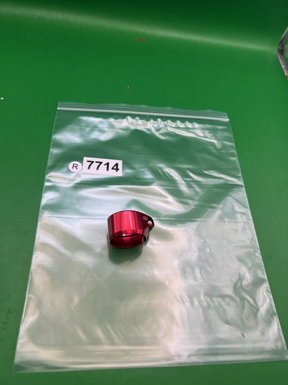 Red Dye Feedneck Collar