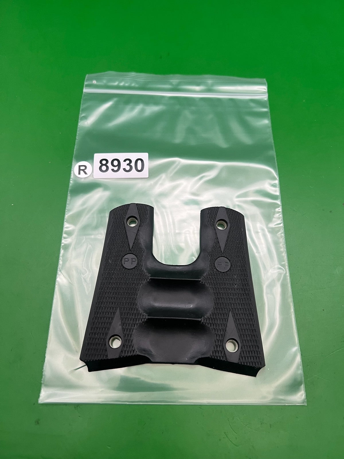 Hogue 1911 45 Style Rubber Grip Panels Black Checkered w/ Finger Grooves
