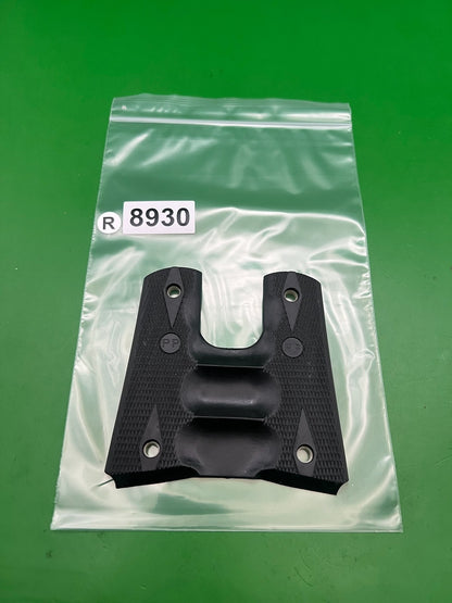 Hogue 1911 45 Style Rubber Grip Panels Black Checkered w/ Finger Grooves
