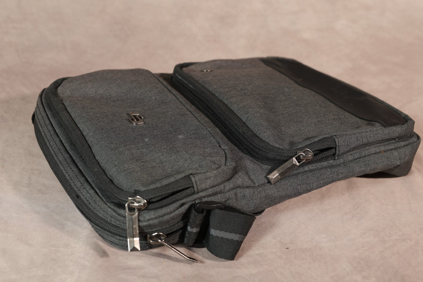Solo Urban Hybrid Briefcase Messenger Bag Gray Laptop Tablet Shoulder Strap