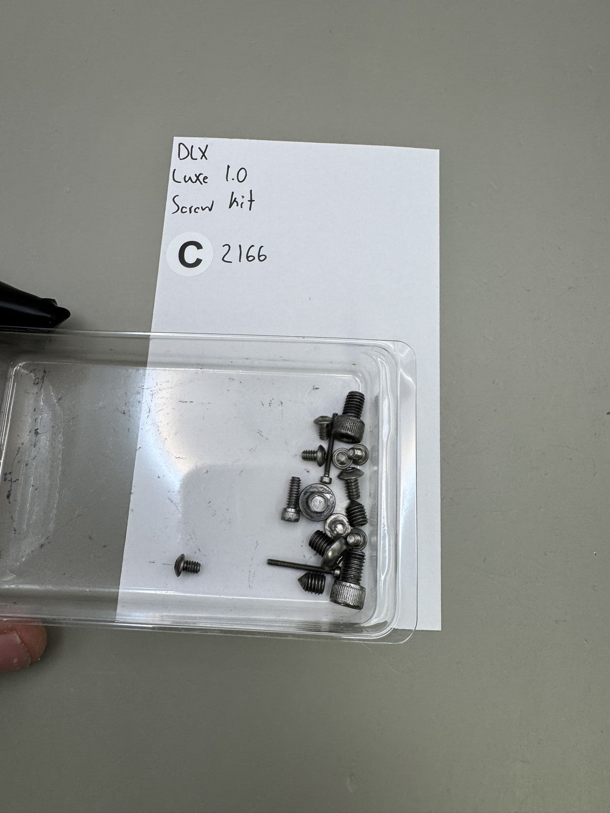 DLX Luxe 1.0 Screw kit