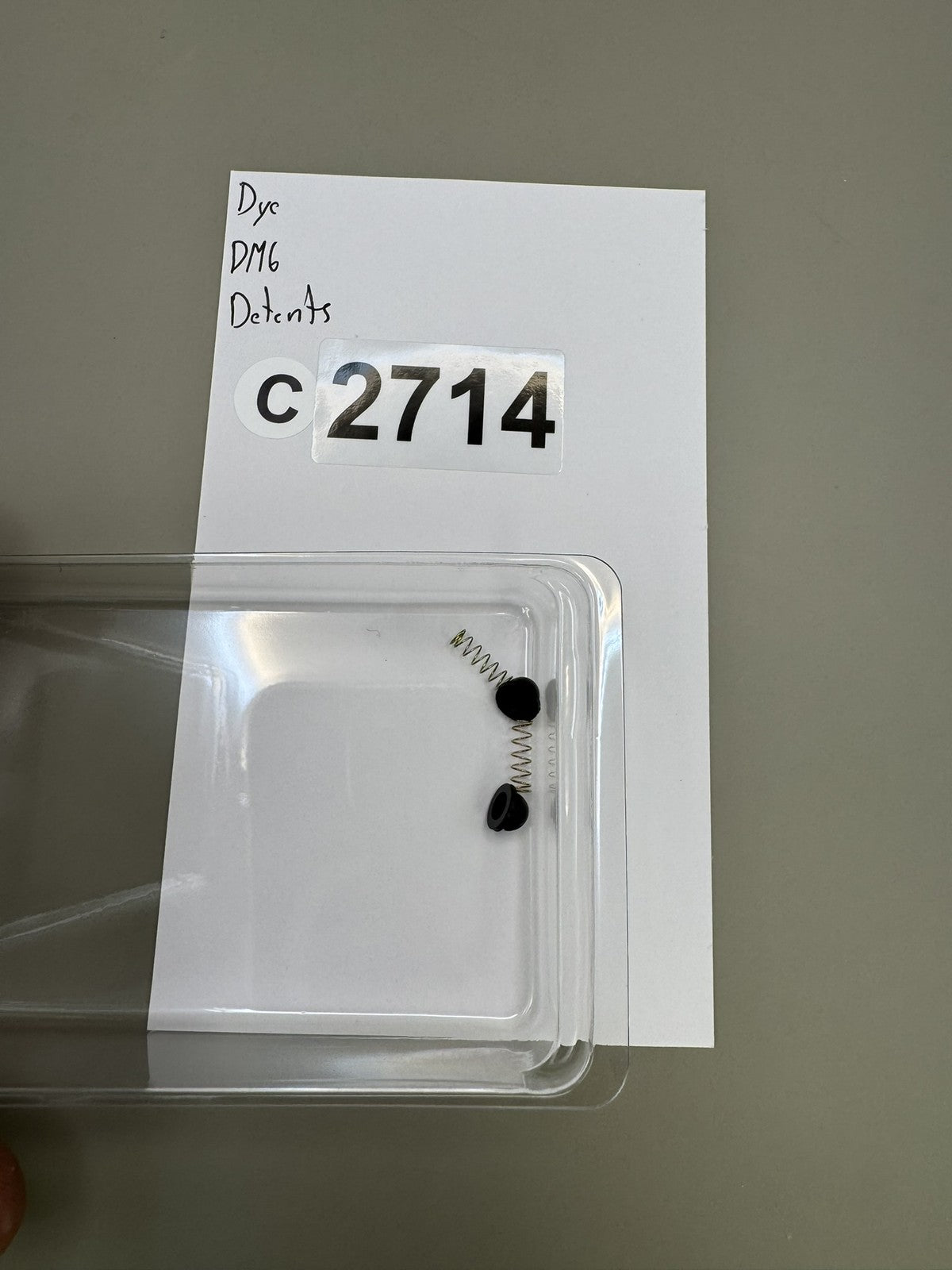 Dye DM6 Detents